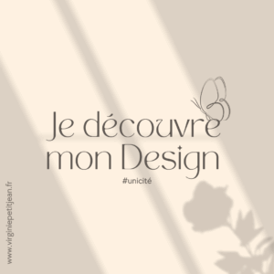 Visuel doux avec une ombre de fleur et un papillon, portant l'inscription “Je découvre mon Design” et le hashtag #unicité, accompagné du lien www.virginiepetitjean.fr.