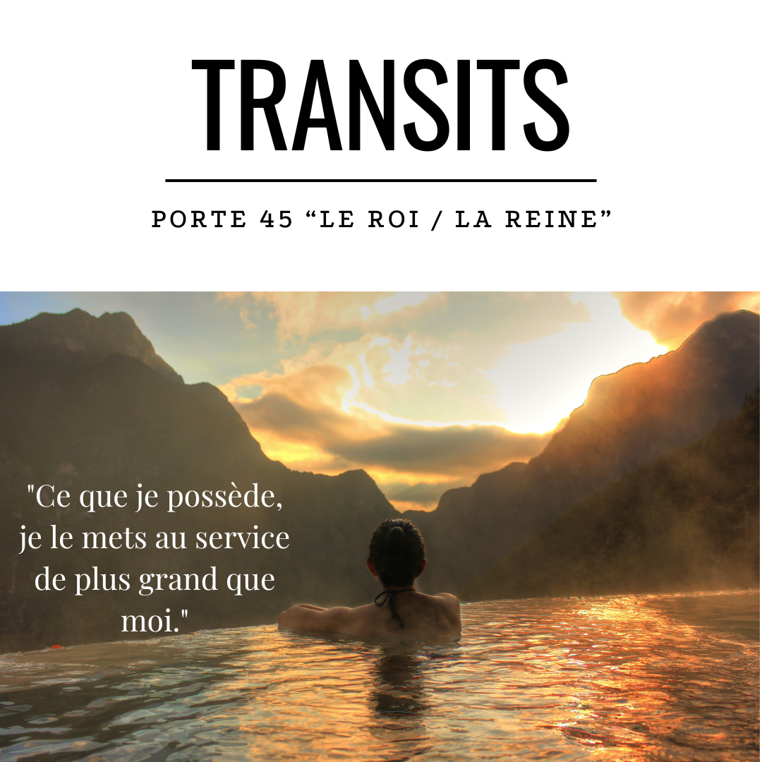 Personne de dos, dans une source chaude face à un paysage de montagnes au lever du soleil, illustrant l’énergie souveraine, posée et généreuse de la Porte 45 en Design Humain : le pouvoir mis au service du collectif.