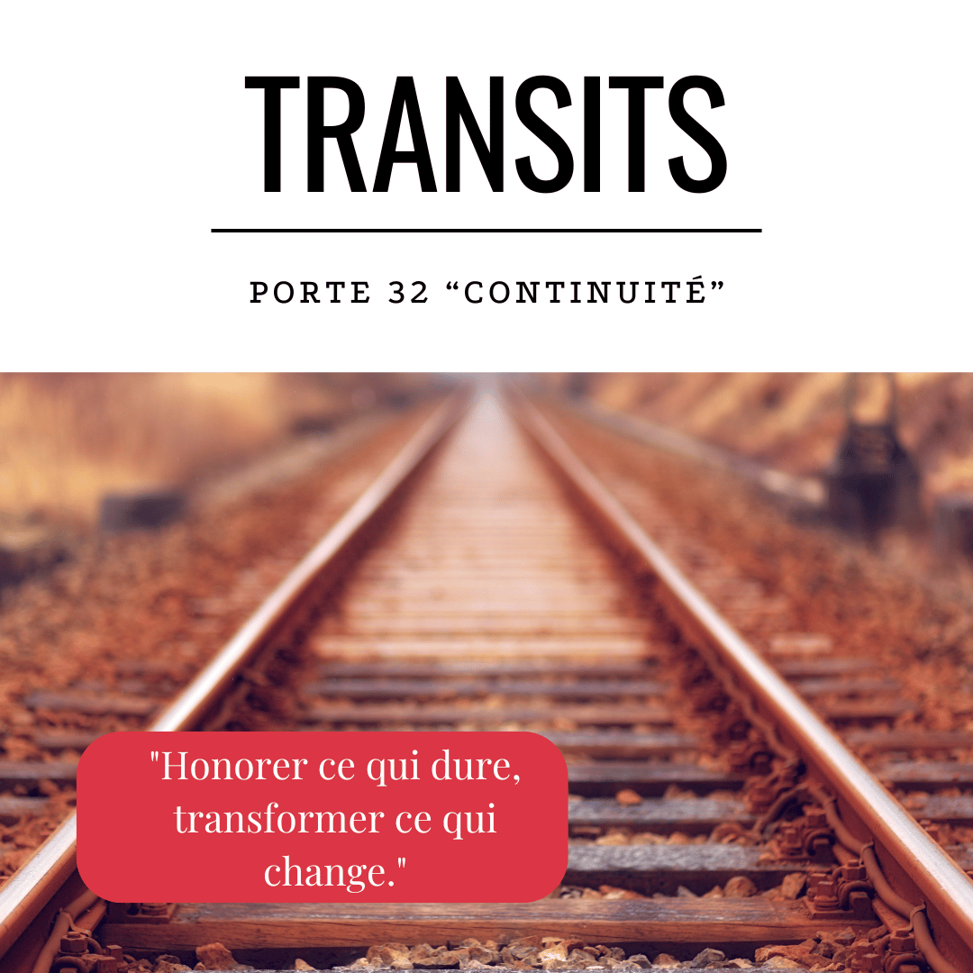 Transit solaire porte 32 continuité - rails de chemin de fer qui s'éloignent vers l'horizon avec citation sur stabilité et transformation