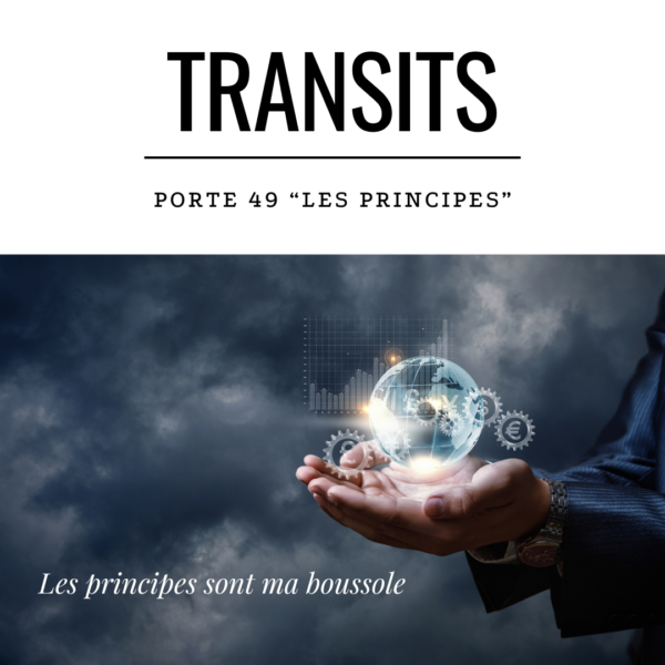 Randonneur contemplant les montagnes au lever du soleil - Transit porte 49 Design Humain les principes